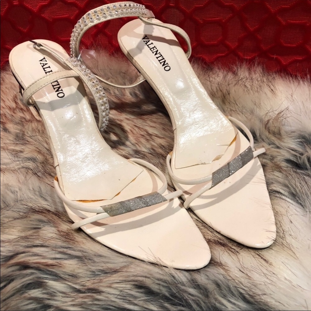 VINTAGE VALENTINO white white and silver heels - Picture 2 of 7